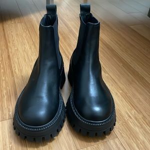 L’intervalle Chelsea Boots brand new